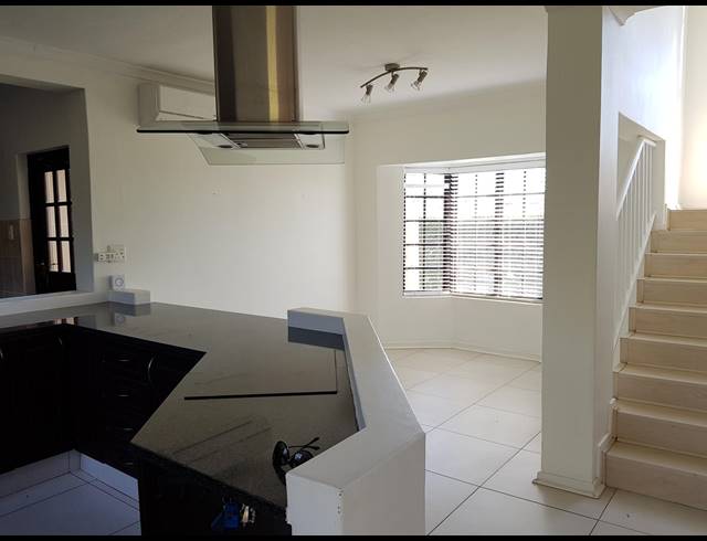 3 BEDROOM FREEHOLD SOLD IN CLIFTON HILL ESTATE